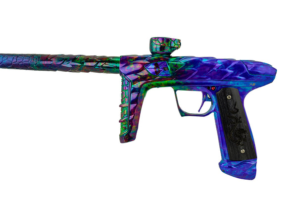 
Adrenaline Luxe IDOL - Infeksjon Drage av Caustic Customs
